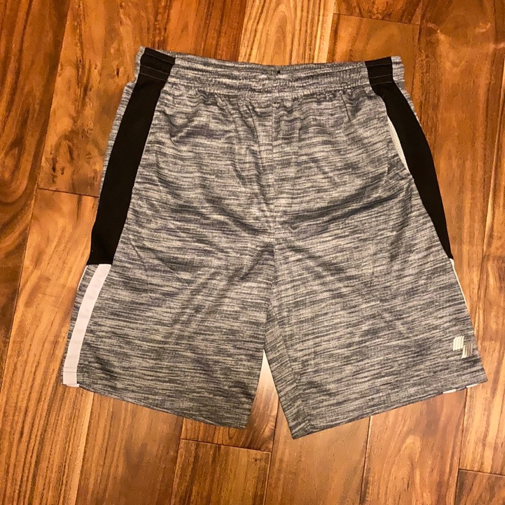 ⭐️⭐️Place Sport - Boys youth shorts. Gray and black with pockets. Size 16